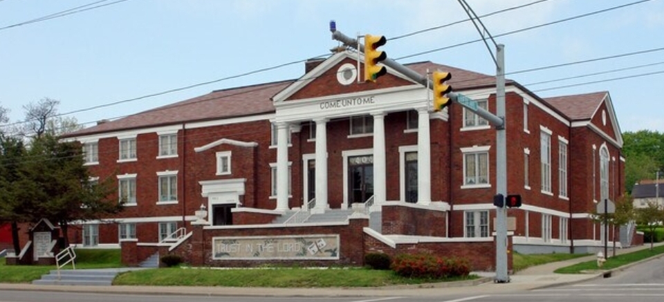 Exterior view of 404 South Arlington St in Akron, Ohio